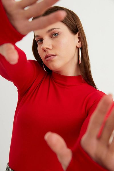 Hür Women's Red Finger Detailed Bodysuit