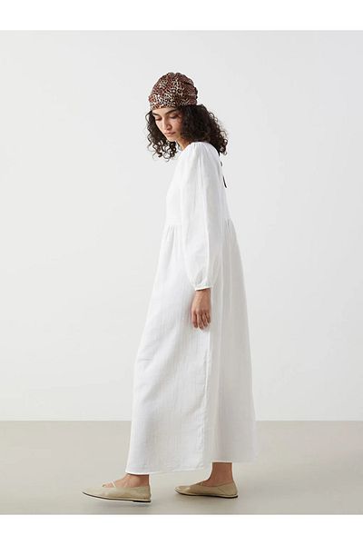 LC Waikiki Γυναικείο φόρεμα LCW Modest Ecru Crew Neck