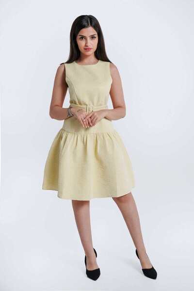 mica فستان قصير بدون أكمام مع حزام خصر