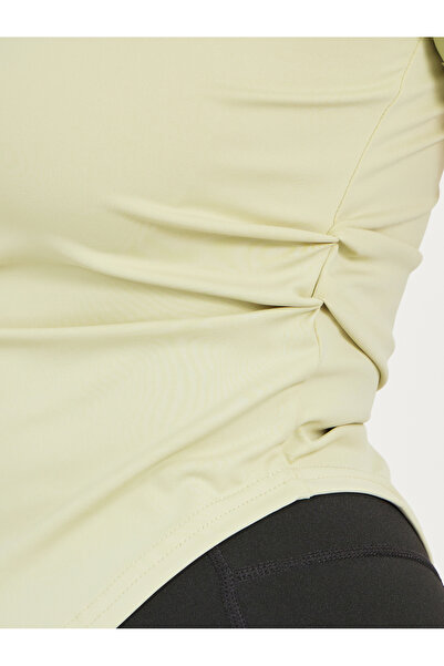 Styli Color Block Side Ruched Curved Hem Short Sleeve Top