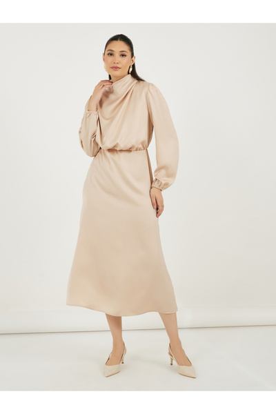 Styli فستان ميدي من الساتان بفتحة رقبة واسعة