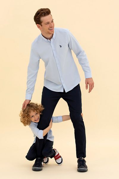 U.S. Polo Assn. Cămașă de bază cu mânecă lungă albastru deschis pentru bărbați 50265664 -VR003