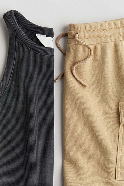 H&M طقم مكون من قطعتين من بلوزة وتنورة