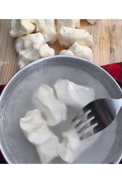 Gelinler Dağı Hatay Yöresel El Yapımı Sıkma Peyniri 1000 G (VAKUMLU)