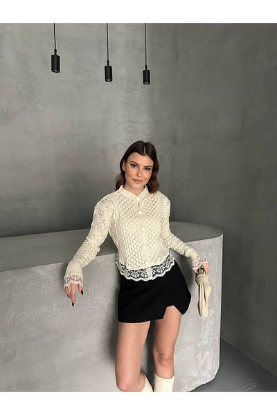 asur boutique سترة نسائية من Asur Boutique بتفاصيل دانتيل - مع أزرار داخلية
