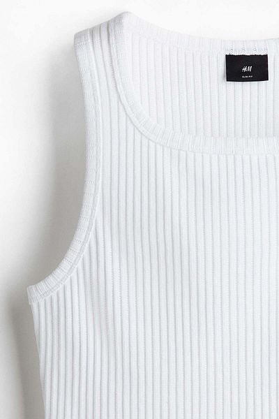 H&M قميص صدرية مضلعة بقصّة Slim Fit