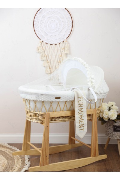Fun Moment سلة موسى باللون الأبيض العاجي مع حامل خشبي هزاز