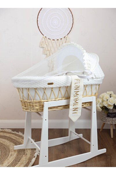 Fun Moment سرير سلة موسى المحمول للأطفال مع حامل هزاز متين (أبيض)