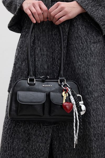 Manuka Standard-Charmi-Tasche – mit Schlossdetail