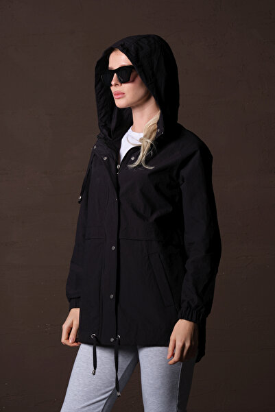 Maule Μαύρο γυναικείο αδιάβροχο παλτό με αδιάβροχο κουκούλα, φερμουάρ και κουμπωτά μανίκια @sintra