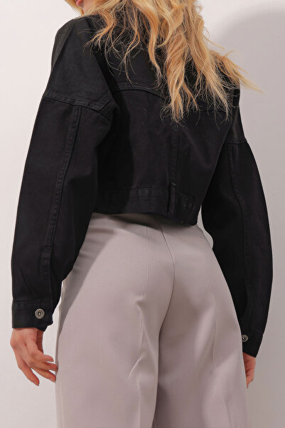 VAGGON Women's Black Double Pocket Zippered Crop Denim Jacket Vgnx9899