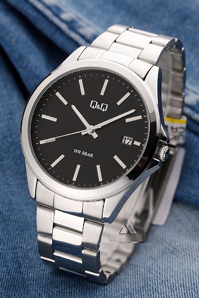 Q&Q Black Silver Steel Band Calendar Men's Wrist Watch