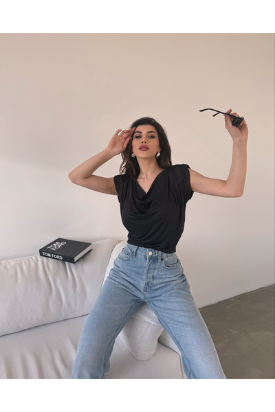 Fav Style Γυναικεία μπλούζα με λαιμόκοψη με επένδυση από δαντέλα, μαύρη