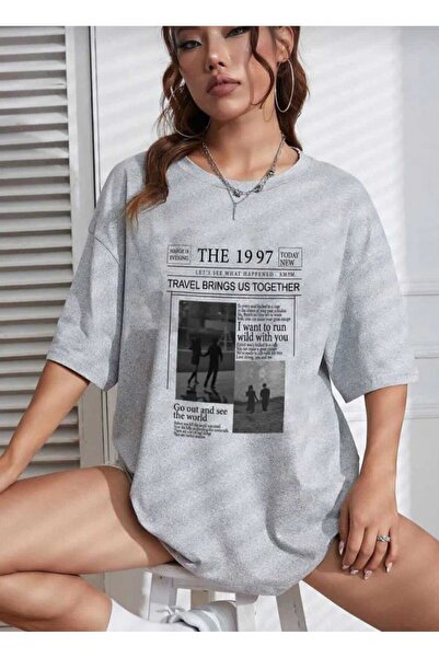 KOZİA OUTDOORS Μπλουζάκι με στάμπα εφημερίδας, oversized, unisex, με λαιμόκοψ...