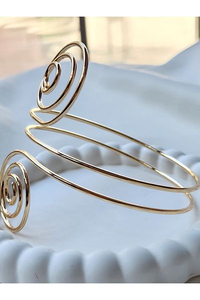 GIHANDMADE Spiral Design Upper Arm Bracelet – Modern and Stylish Accessory ✨