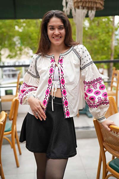 Miss Boheme Beyaz Renk Etnik Desen Pembe Nakış İşlemeli Önü Çift Bağcıklı Bal...