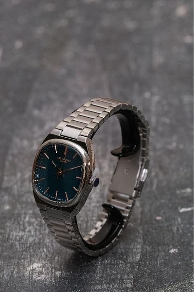 Lee Cooper LC07939 كم نسائي بتصميم ريترو مربع الشكل مقاوم للماء 3 ATM مع خيارات ألوان مختلفة