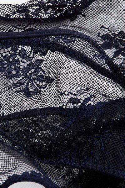 H&M طقم مكون من قطعتين من الملابس الداخلية البرازيلية الدانتيل