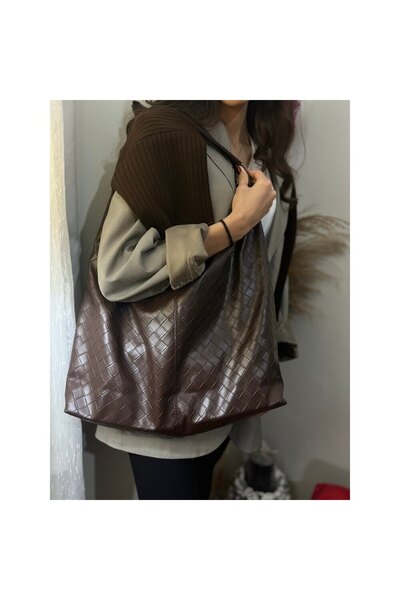 SHINELUC حقيبة كتف منسوجة من اليشم باللون البني المر