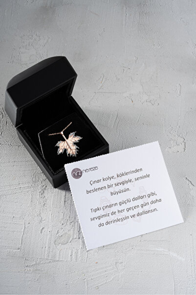 Nereze 925 Ayar Gümüş Işıklı Kutuda Rose Kaplama Çınar Yaprağı Kolye