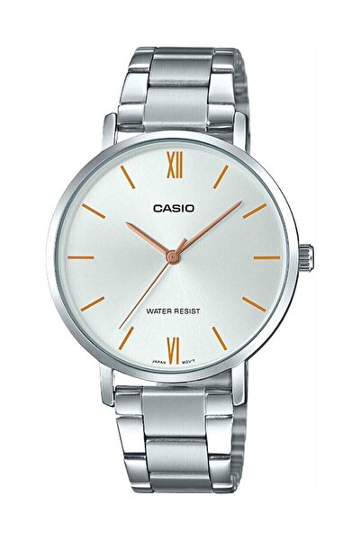 Casio ساعة يد نسائية باللون الفضي مع قرص وسوار