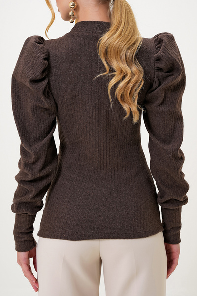 VAGGON Dámská hnědá halenka s výstřihem a princeznou s rukávem