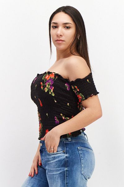 Juicy Couture بلوزة نسائية قصيرة الأكمام بتصميم مستقيم، باللون الأسود