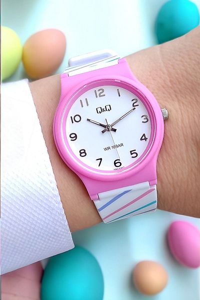 Q&Q 10 Atm Waterproof Pink Girl's Wristwatch with Silicone Strap