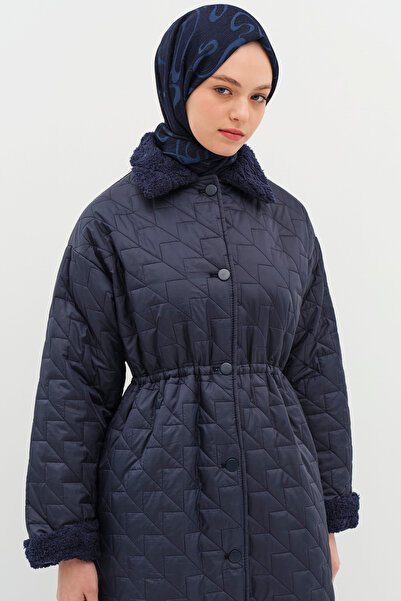 Tuğba Peluş Detaylı Kapitone Manto - İndigo