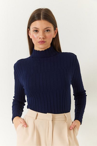 Bianco Lucci Women's Turtleneck Piece Sweater