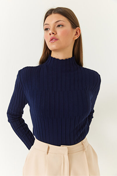 Bianco Lucci Women's Turtleneck Piece Sweater