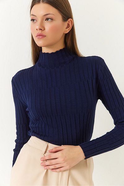 Bianco Lucci Women's Turtleneck Piece Sweater