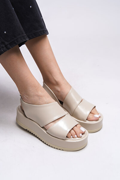 Riccon Colynthi 001272 Model bež lakirane kože ženske Sandale