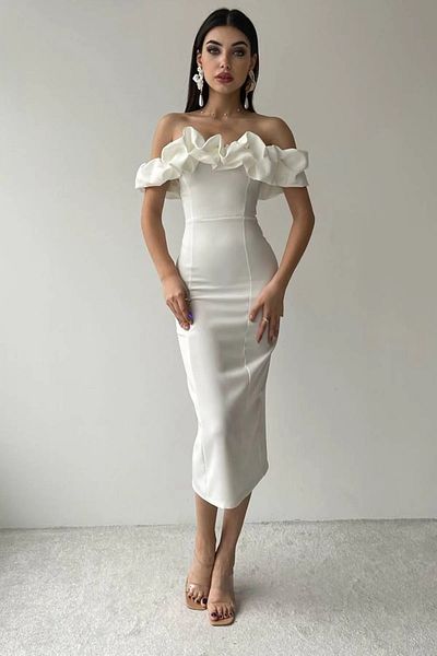 Julidress Λευκό μίντι μολύβι φόρεμα Atlas με υφασμάτινο λαιμόκοψη με στράπλες με ανοιχτό ώμο και λεπτομέρεια με σκίσιμο