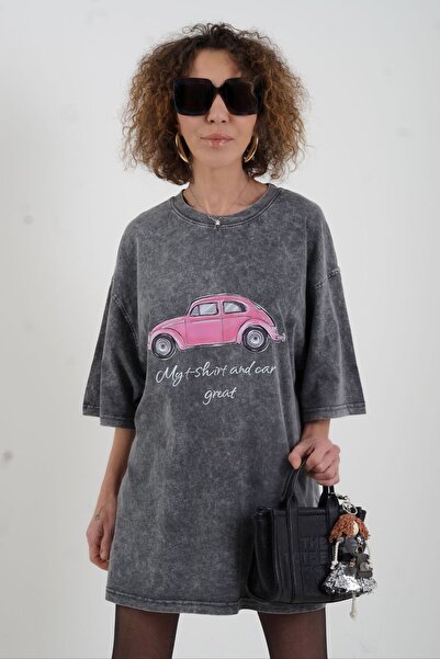 Zelish My Sister تي شيرت أنثراسايت Wos Wos مطبوع بتأثير شاحب كبير الحجم