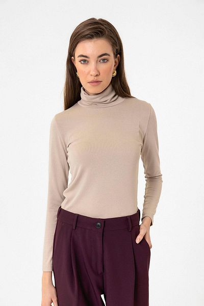 Antioch Beige Women's High-Top Knitwear Sweater