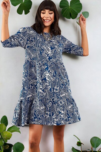 Juuuj Жіноча сукня з круглим коміром, рукавами-крилами, візерунком, якісною тканиною, А-силуетом, середньою довжиною, вище коліна.