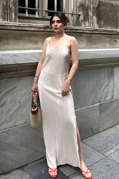 Juuuj Жіноча бежева сукня на тонких бретельках, з V-подібним вирізом, розрізом і довгими плісированими складками