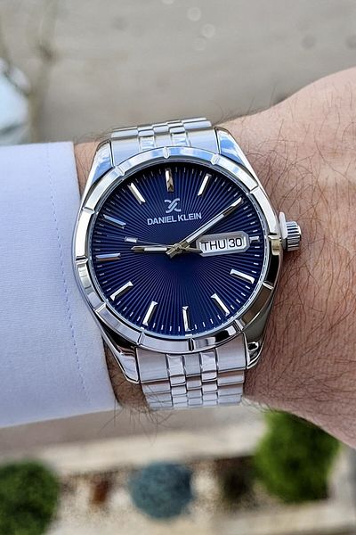 Daniel Klein Men's Wrist Watch with Adjustable Band and Dark Blue Cordon White Color