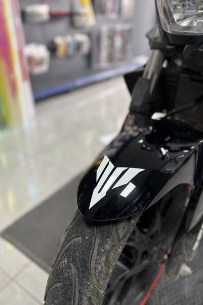 Banxtre Motor ve Kask için Beyaz Renk MT Logo Sticker Etiket (10CM)