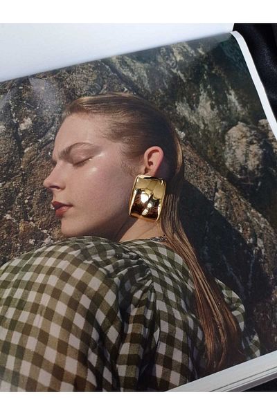 Allen Accessories Gold Model Plate Steel Earring