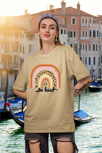 oneagılyazı تي شيرت نسائي كبير الحجم مطبوع عليه Be Kind