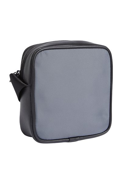 Calvin Klein Pánská šedá taška Messenger - CK EST. NYLONSKÝ REPRODUKTOR CUBE+PŘÍSLUŠENSTVÍ