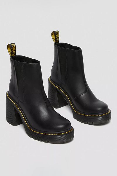 Dr. Martens Spence Black Sendal – kényelmes és stílusos cipő
