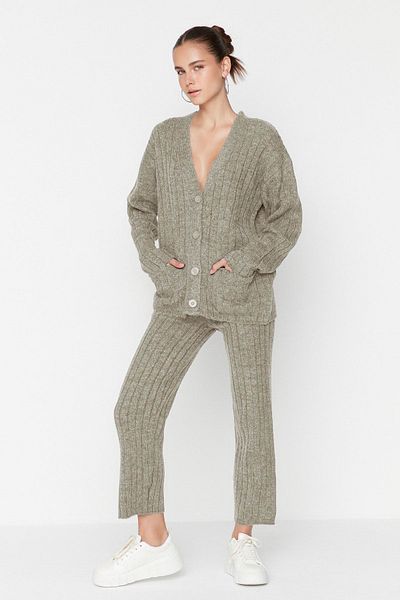 Trendyol Collection Széles formájú, puha textúrájú kőből készült kötöttáru öltöny - TWOAW22AU0128