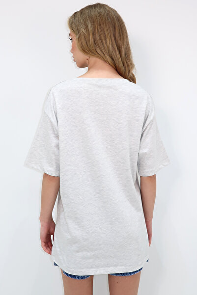 Trend Alaçatı Stili Gray Oversize Stone and Pearl Embroidered Crew Neck Women's T-Shirt - Alc-X11964