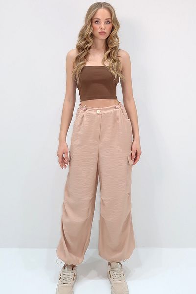 Trend Alaçatı Stili Beigefarbene Aerobin-Cargohose mit Cargotaschen und elastischem Bein ALC-X11716