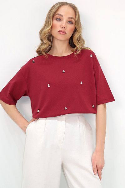 Trend Alaçatı Stili Damen-T-Shirt in Burgunderrot mit Rundhalsausschnitt und Perlen- und Steinstickerei ALC-X11964