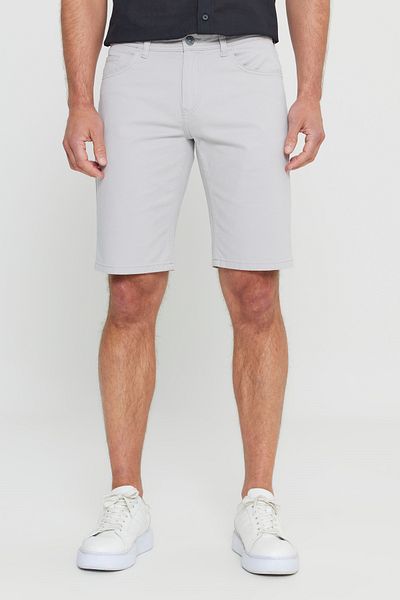 AC&Co / Altınyıldız Classics Lässige Chino-Shorts für Herren in Stone Slim Fit mit schmalem Schnitt und Dobby-Motiv aus 100 % Baumwolle