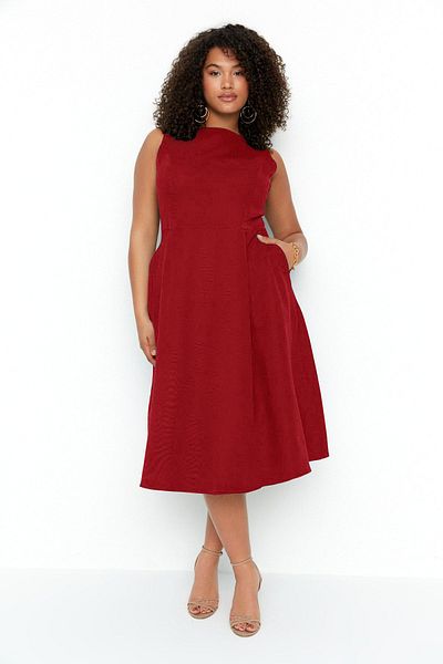 Trendyol Curve Burgunderrotes A-Linien-Kleid mit gewebter Taschendetail TBBSS22EL1598